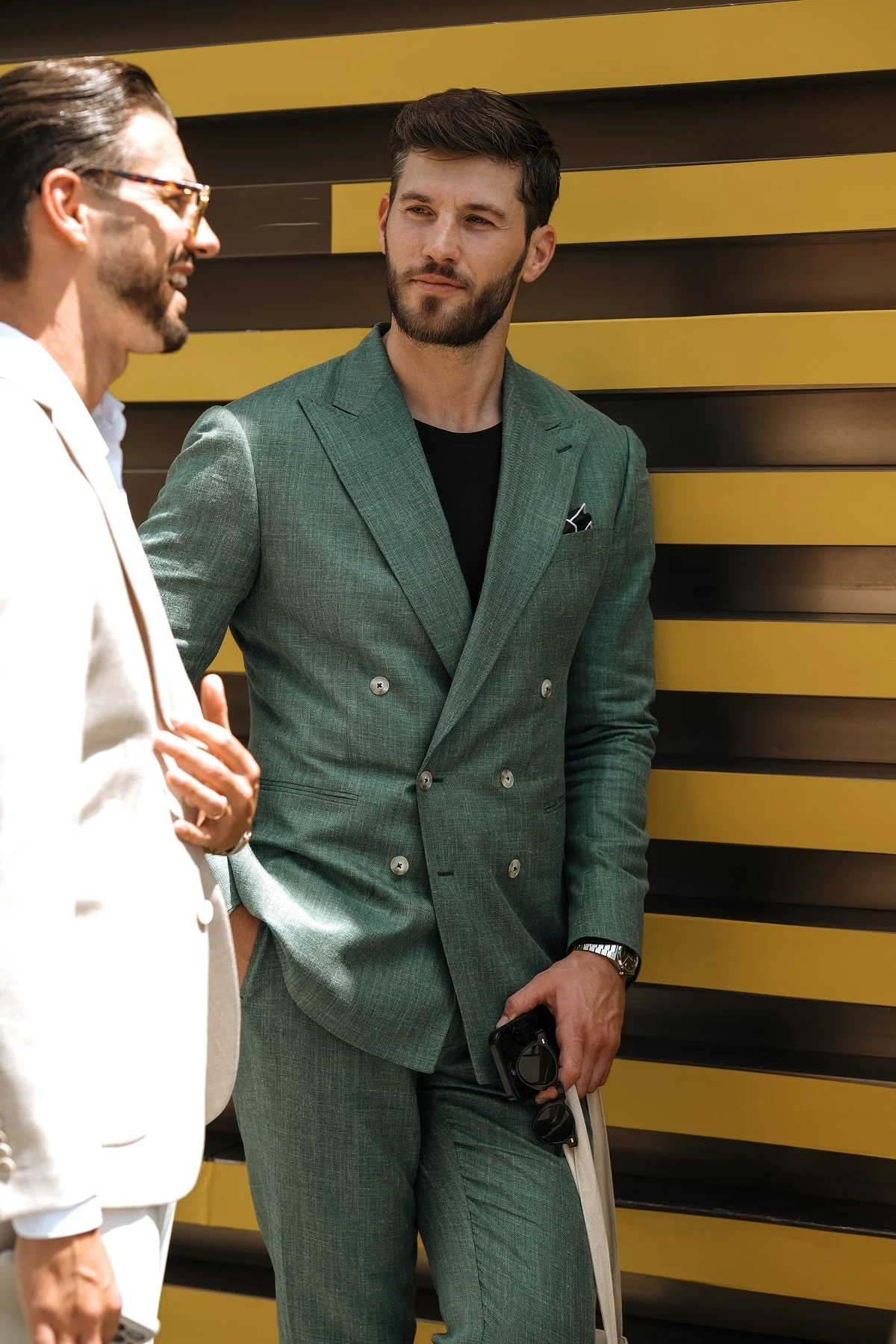 THE DOUBLE BREASTED SUIT: A MODERN TAKE ON CLASSIC ELEGANCE