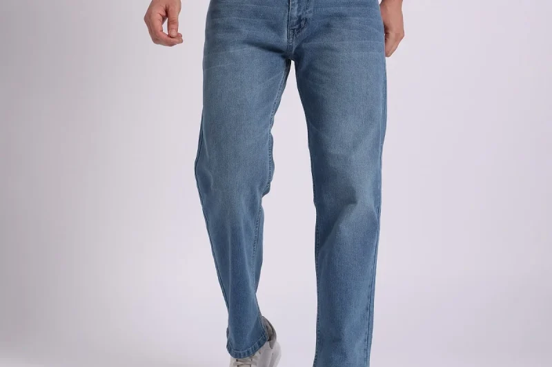 THE EVERYDAY ESSENTIAL: BUILDING LOOKS AROUND MEN’S STRAIGHT LEG DENIM