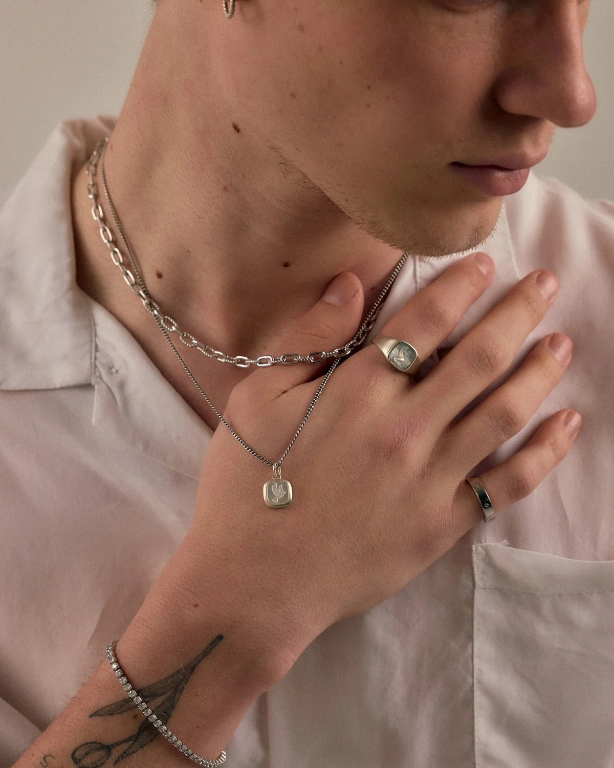 HOW TO CHOOSE MEN’S JEWELLERY THAT SUITS YOUR STYLE BEST