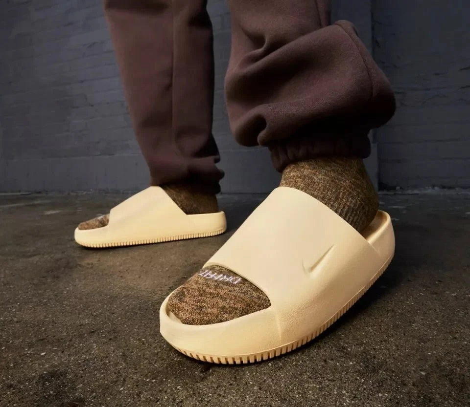 FROM BEACH TO STREET: THE EVOLUTION OF MEN’S SLIDERS