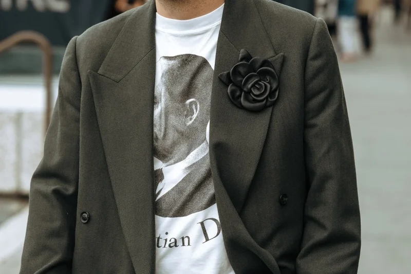 SHOULD MEN DITCH BASIC APPAREL AND WEAR MORE GRAPHIC T-SHIRTS?