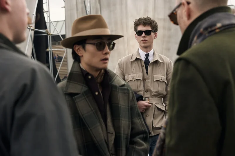 BUILDING A CAPSULE WARDROBE: THE ESSENTIAL PIECES EVERY MAN NEEDS IN 2026